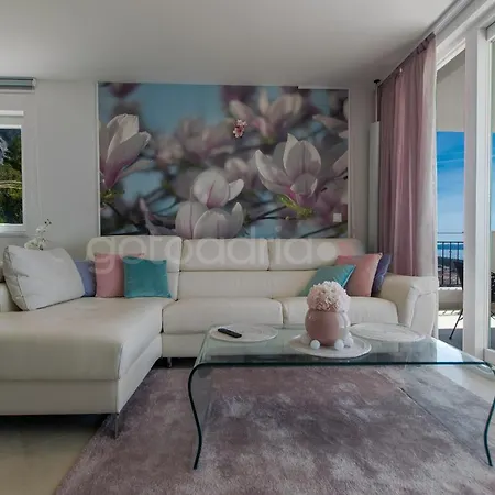 Apartment Smaragd - Saphir - Luxury With Shared Pool Makarska