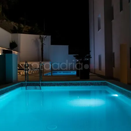 Smaragd - Saphir - Luxury With Shared Pool Apartment