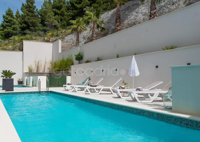 Apartment Smaragd - Saphir - Luxury With Shared Pool Makarska