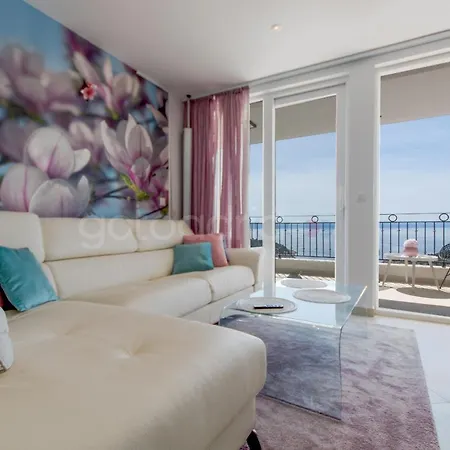 Apartament Smaragd - Saphir - Luxury With Shared Pool Makarska