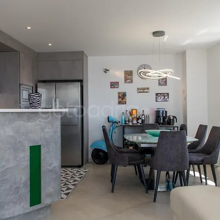 Smaragd - Saphir - Luxury With Shared Pool מאקרסקה
