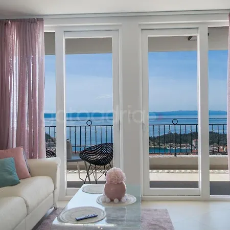 Apartament Smaragd - Saphir - Luxury With Shared Pool Makarska