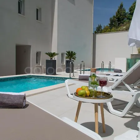 Smaragd - Saphir - Luxury With Shared Pool Макарска