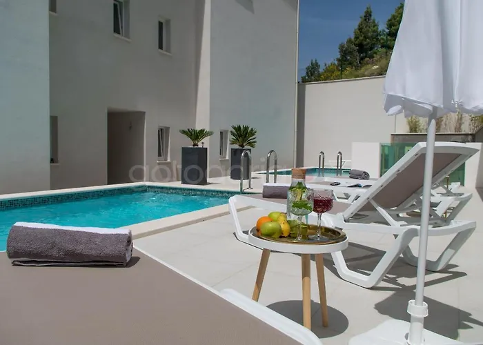 Smaragd - Saphir - Luxury With Shared Pool ماكارسكا