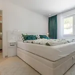Apartman Smaragd - Saphir - Luxury With Shared Pool Makarska