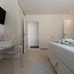 Apartman Smaragd - Saphir - Luxury With Shared Pool Makarska