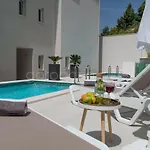 Smaragd - Saphir - Luxury With Shared Pool Makarska