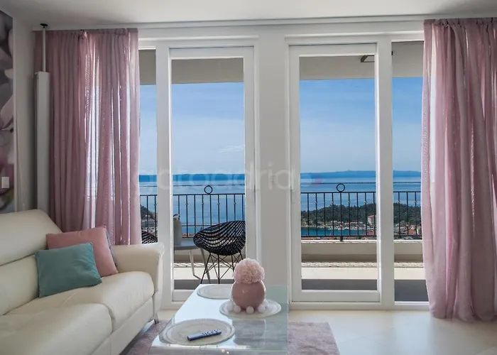 Apartamento Smaragd - Saphir - Luxury With Shared Pool Makarska